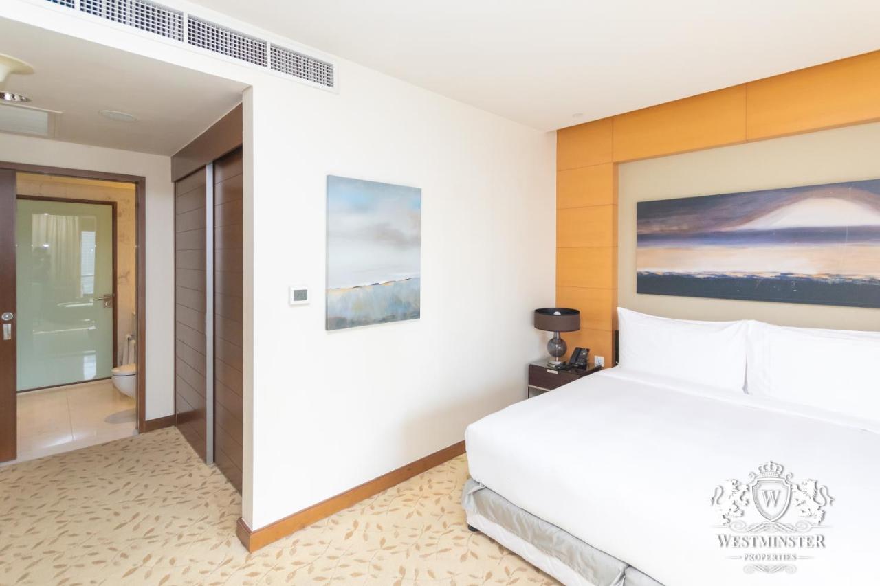 Westminster Dubai Mall Exteriör bild A bedroom at the hotel