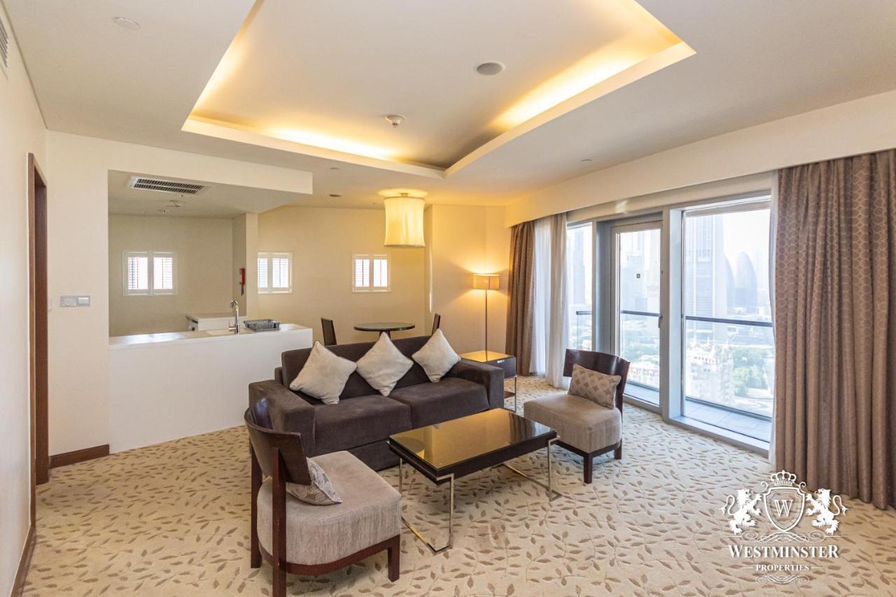 Westminster Dubai Mall Exteriör bild A living room in a suite at the Westin