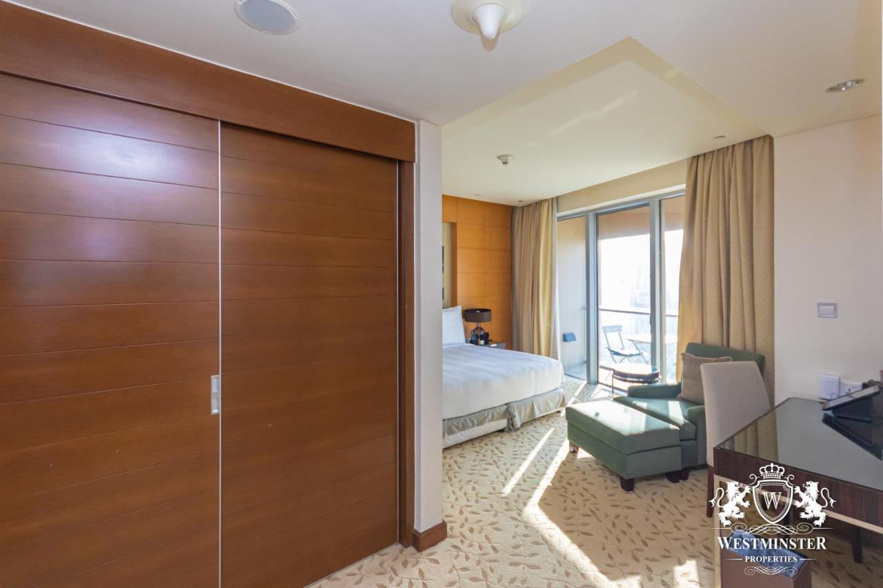Westminster Dubai Mall Exteriör bild A bedroom at the hotel