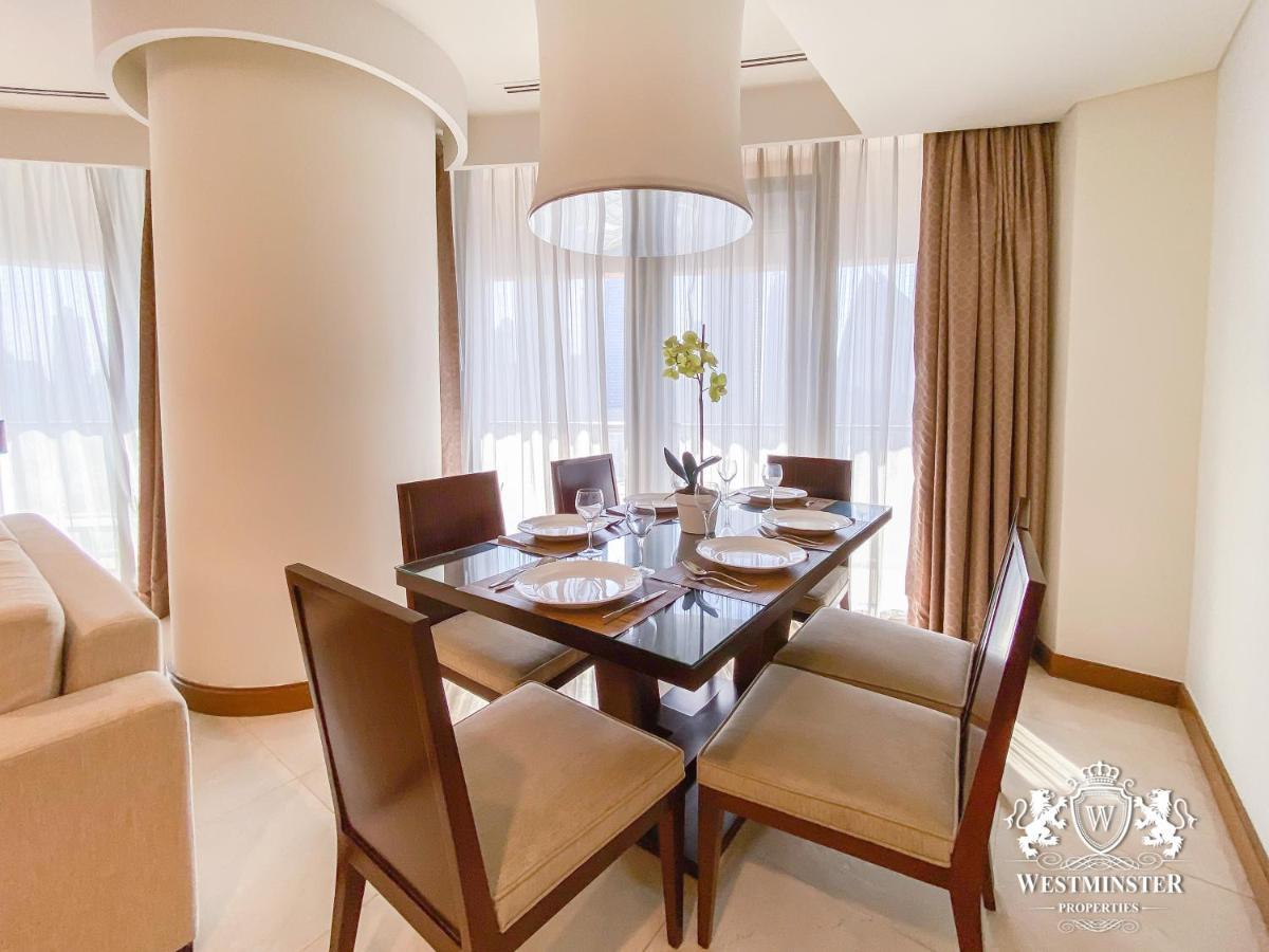 Westminster Dubai Mall Exteriör bild A dining room
