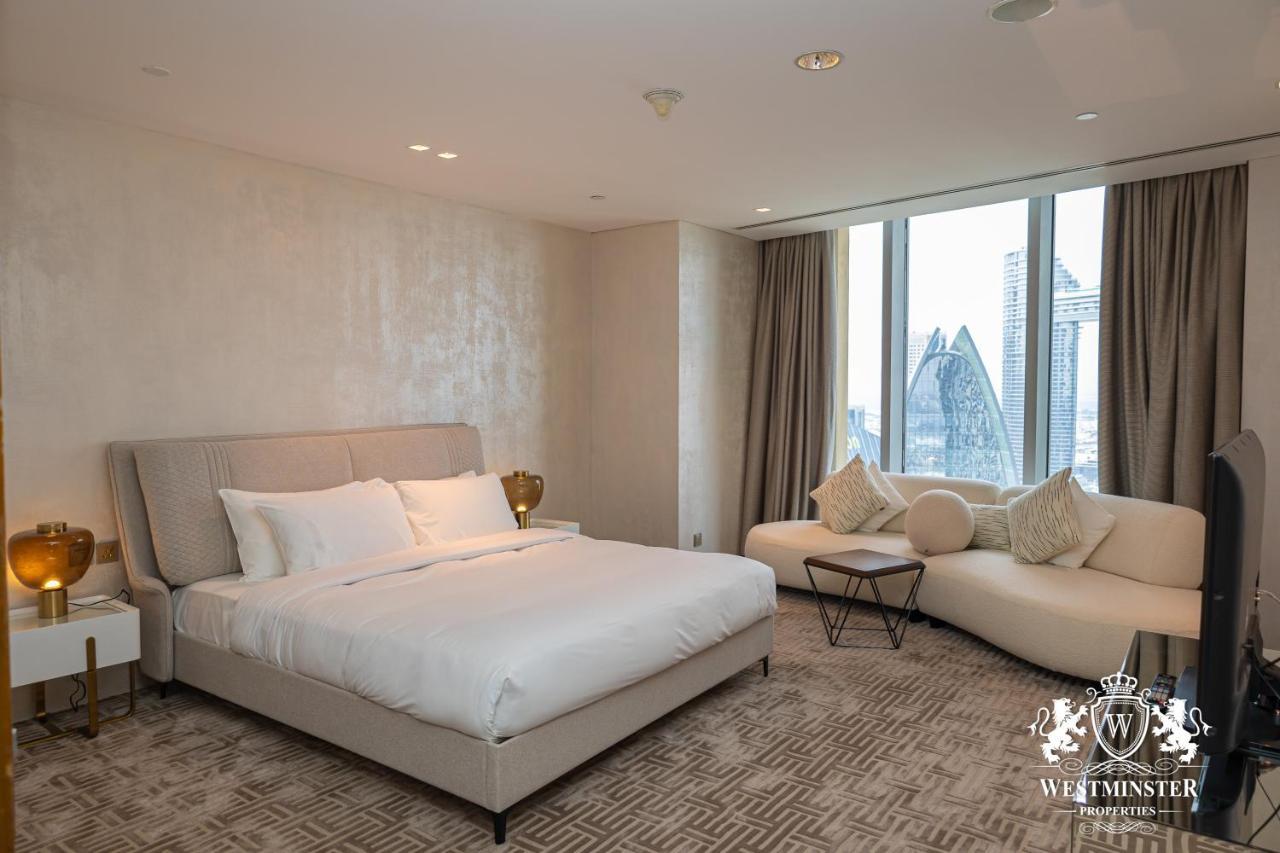 Westminster Dubai Mall Exteriör bild A bedroom at the Westin Dubai