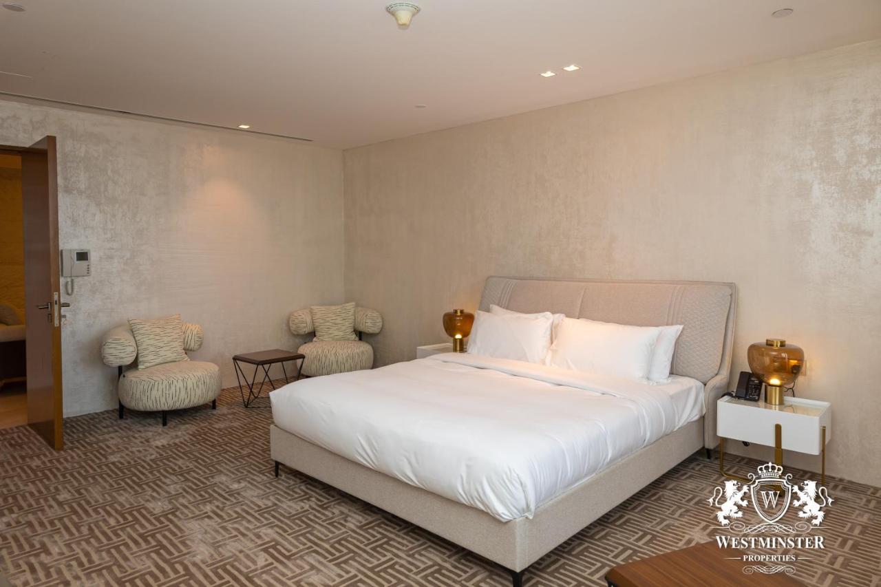 Westminster Dubai Mall Exteriör bild A bedroom at the hotel