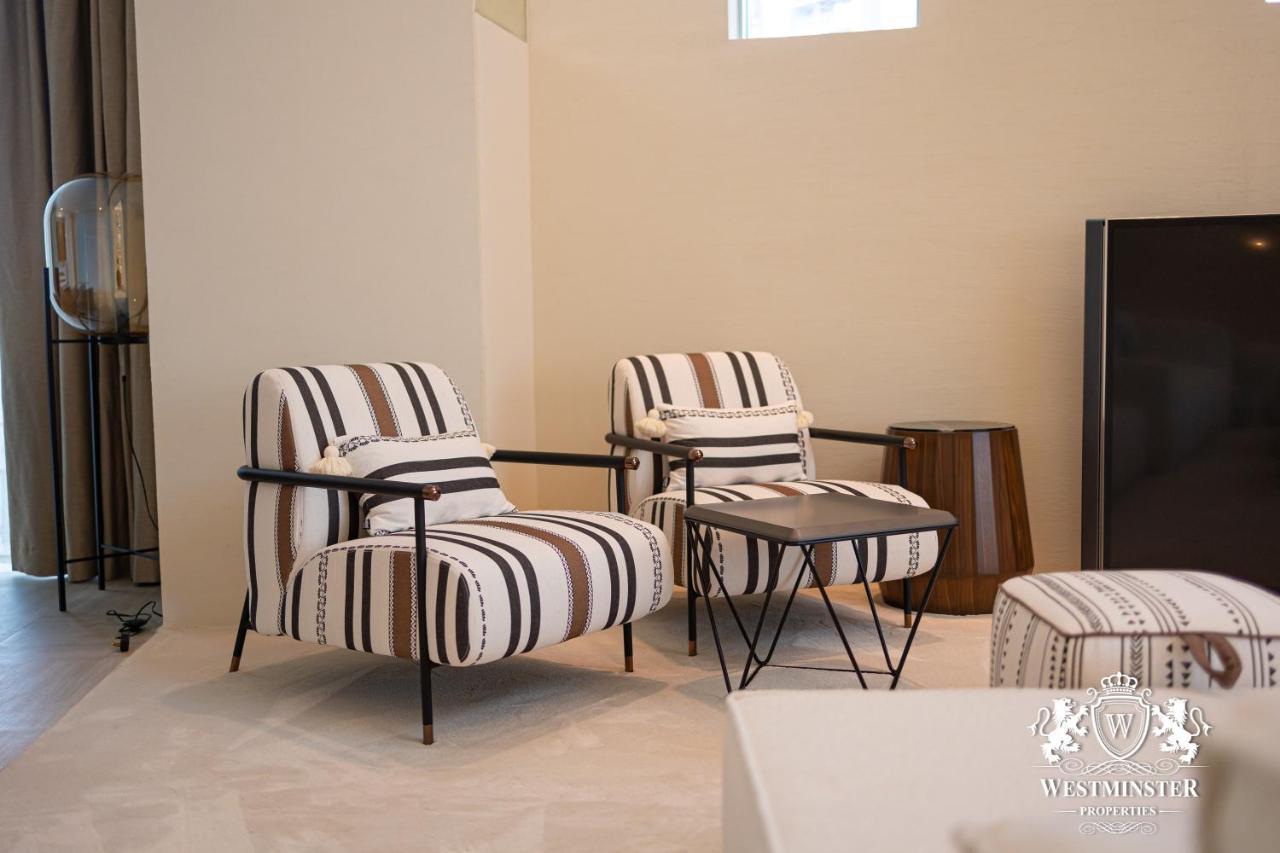 Westminster Dubai Mall Exteriör bild Armchairs