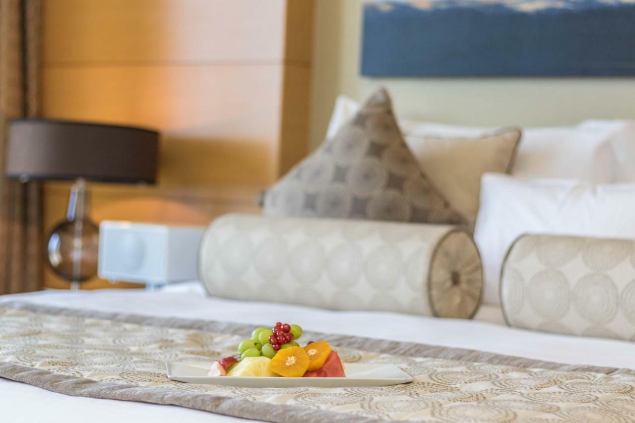 Westminster Dubai Mall Exteriör bild A fruit plate in a hotel room