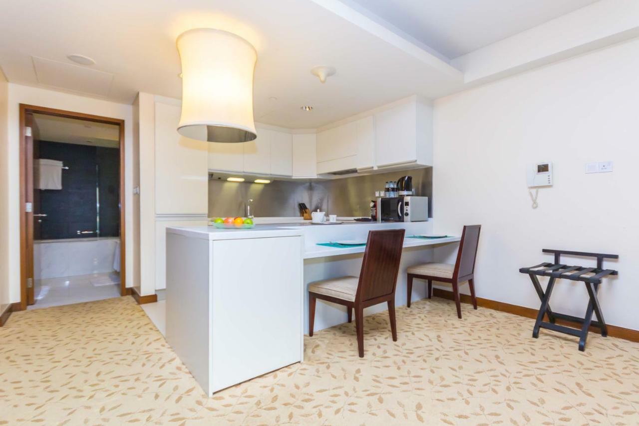 Westminster Dubai Mall Exteriör bild A carpet in a kitchen