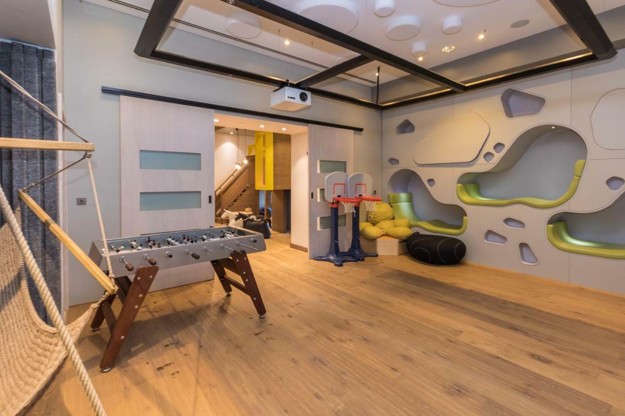 Westminster Dubai Mall Exteriör bild The children's playroom
